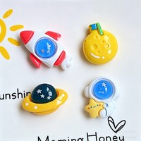 Breloques en résine de dessin animé : Astronaute, fusée, planète – Accessoires pour cheveux, boucles de chaussures DIY, décorations de réfrigérateur