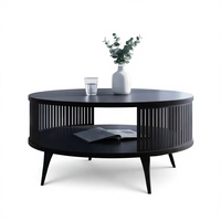 Table basse sur mesure haut de gamme avec motif en relief et cadre surélevé, aménagement optimisé pour le rangement, idéale pour le mobilier de salon