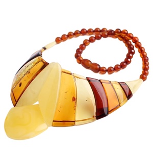 Fleur <span class=keywords><strong>de</strong></span> cire d'abeille <span class=keywords><strong>jaune</strong></span> naturelle ambre et collier d'ambre <span class=keywords><strong>de</strong></span> sang collier <span class=keywords><strong>de</strong></span> pierres précieuses colorées <span class=keywords><strong>tour</strong></span> <span class=keywords><strong>de</strong></span> <span class=keywords><strong>cou</strong></span> à la mode - Product Image 4