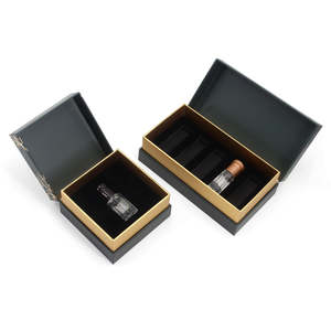 Verpakking van luxe parfummonsters in kartonnen doosjes met aangepast logo, rollerflesjes en cadeauverpakking - Product Image 5