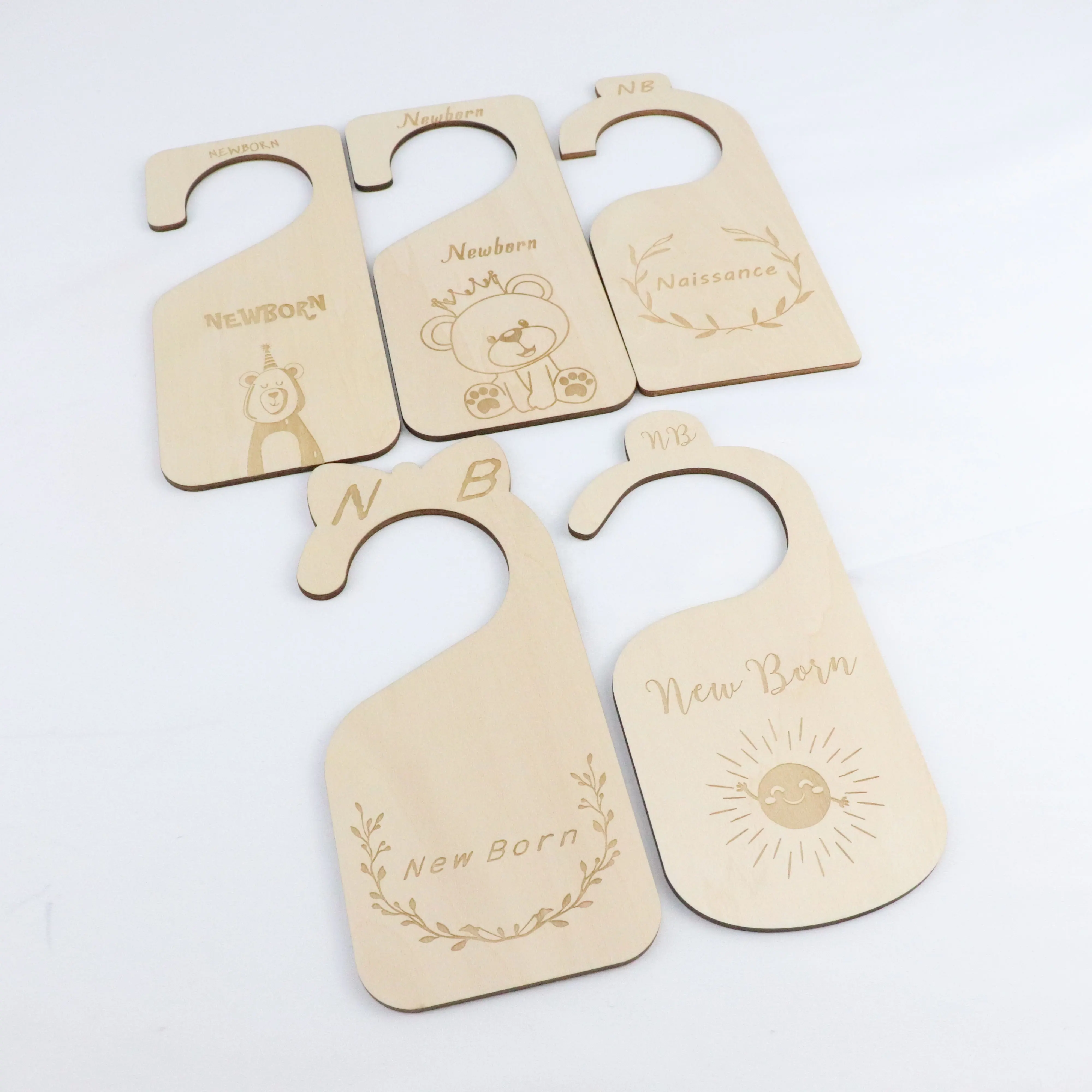 Appendiabiti per bambini in legno con stampa Logo personalizzata appendiabiti mensili per neonati