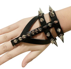 <span class=keywords><strong>Rock</strong></span> alternativo Punk all'ingrosso genuino personalizzato da uomo in pelle nera polsino protezione bracciale ampio bracciale bracciale - Product Image 1