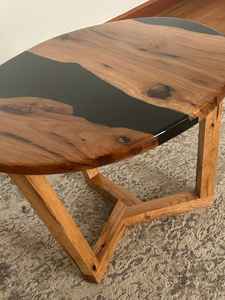 Mesas Artesanales de Resina y Madera, Elaboradas con Precisión a partir de Madera Maciza y Resina, que Ofrecen un Diseño Elegante y Duradero - Product Image 5