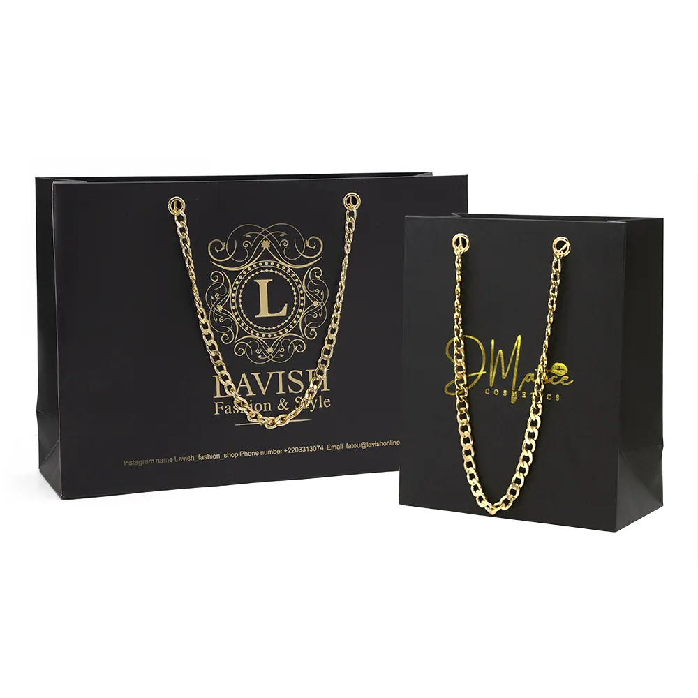 Bolsa de embalaje negra de lujo para Boutique, bolsa de papel reciclable con logotipo privado personalizado, con asas para compras y regalos