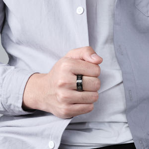 Anillo de Acero de Tungsteno con Runas de la Mitología Nórdica Vikinga, Joyería Unisex, Regalo, Color Negro - Product Image 3