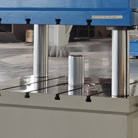 Presse hydraulique à trois tiges et quatre colonnes 200T, machine multifonctionnelle d'extrusion à froid et de forgeage à chaud