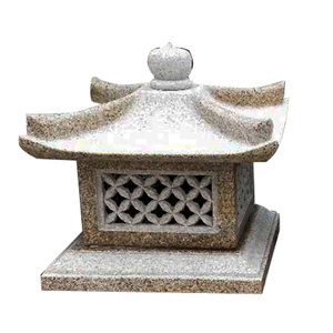 فانوس حديقة زن خارجي يعمل بالطاقة الشمسية مع إضاءة تلقائية، مصنوع من الحجر الطبيعي بتصميم ياباني على شكل باغودا مع إضاءة LED - Product Image 1
