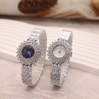 Jam Tangan Wanita Vintage Modis Terbaru 2025 Berlapis Emas dengan Rhinestone Ceko Mewah Kelas Atas Hadiah Premium