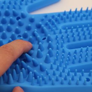 Guanto da bagno Wellfine in Silicone per animali domestici spazzola per rimozione dei peli per gatti e cani guanto da bagno - Product Image 3