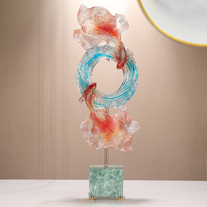 Figura Decorativa de Koi Esculpida en Resina Epoxi de Alta Gama con Diseño de Arte Popular para Decoración del Hogar, Porche y Coleccionables - Product Image 1