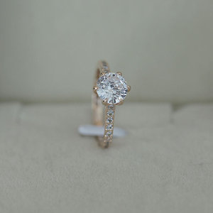 Anello classico a sei punte per donna, design con intarsi scintillanti, gioielli eleganti e alla moda - Product Image 2