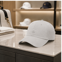 Gorra de béisbol deportiva Country Club de nailon cepillado suave, perforada con láser, ligera, personalizada, estilo Dad Hat, con bordado de tela aplicado común
