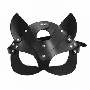 Máscara de ojo de zorro negra de media cara con tachuelas para uso adulto en Halloween - Product Image 2