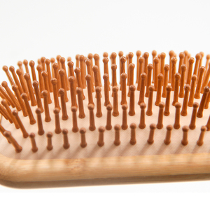 Cepillo de masaje para el cuero cabelludo de madera y bambú con cojín de aire, ecológico, grande, desechable, de fábrica al por mayor - Product Image 4