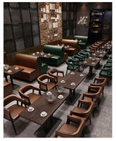 Chaise de restaurant avec structure en fer, entièrement recouverte de cuir PU, dossier et assise rembourrés, pour usage en café, vente en gros, couleur personnalisée, nouveauté