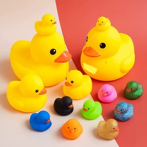 Bán buôn biểu tượng tùy chỉnh nước nổi tắm đồ chơi cao su vịt kích cỡ khác nhau PVC colour thay đổi dễ thương màu vàng cao su vịt - Product Image 1