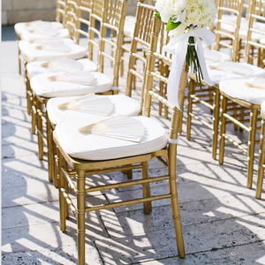 Chaise <span class=keywords><strong>de</strong></span> Mariage Chiavari Démontable en Gros Blanche et Or avec Métal Doré et Résine Style Tiffany pour Banquets d'Hôtel, Salles <span class=keywords><strong>de</strong></span> Réception et Soirées Événementielles - Product Image 1