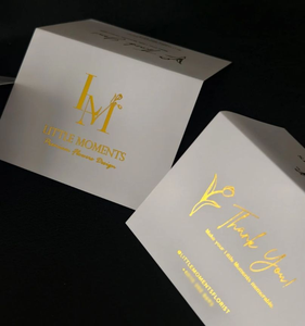 Cartes de visite personnalisées raffinées avec finition UV sélective, gaufrage et estampage à chaud pour la promotion marketing des freelancers et des petites entreprises - Product Image 3