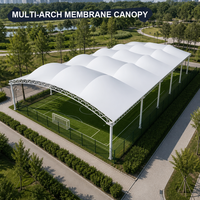 Couverture de terrain de futsal en membrane, structure en acier multi-arche ondulée, imperméable, résistante aux UV, translucide, sur mesure