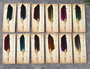 <span class=keywords><strong>Stylo</strong></span> plume <span class=keywords><strong>mont</strong></span>é sur carte de vente chaude plume créative colorée à la main avec plume remplaçable pour l'écriture scolaire - Product Image 6