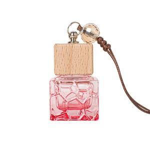 Diffuseur de parfum pour voiture en verre avec bouchon en bois plat et rond et décoration métallique - Product Image 5