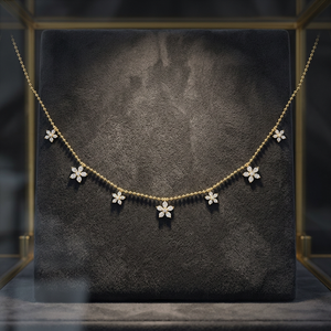 Collier pendentif fleur plaqué or 14 carats pour femme avec strass en cristal et chaîne serpent, bijou minimaliste pour le quotidien - Product Image 3