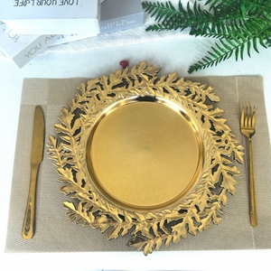 Plato de Presentación de Plástico Dorado de 13 Pulgadas con Diseño de Hojas Caladas, Ecológico y de Lujo, CRONY YCY36, para Bodas y Fiestas - Product Image 2