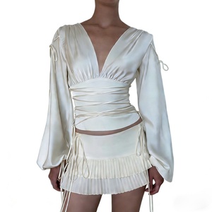 เสื้อผู้หญิงแฟชั่นปรับแต่งได้ คอวี แขนยาว ระบายอากาศดี พร้อมเชือกผูกเอว ทรงลำลอง สีพื้น - Product Image 2