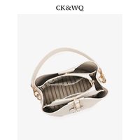 Zarif Kirli Beyaz Monogram Kadın PU Kova Çantası Kabartmalı Logo Minimalist Çok Amaçlı Postacı Çantası OEM Marka Çin Malı