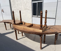 Table d'extérieur en bois courbée de style ferme moderne pour événements hôteliers et mariages