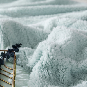 100% poliestere addensato doppi strati di colore solido caldo comodo Sherpa pile di gettare <span class=keywords><strong>coperta</strong></span> <span class=keywords><strong>letto</strong></span> <span class=keywords><strong>matrimoniale</strong></span> Queen Size <span class=keywords><strong>per</strong></span> l'inverno - Product Image 3