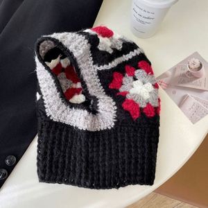 Gorro de Punto con Flores para Mujer, Gorro de Invierno Hecho a Mano, Pasamontañas de Ganchillo Floral para Mujer, Venta al Por Mayor - Product Image 5