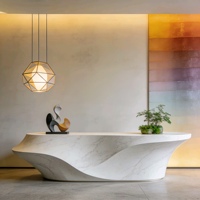 Comptoir de réception moderne personnalisé en acrylique marbré, design cannelé, écologique, résistant à l'eau, haute dureté pour hôtel et bureau