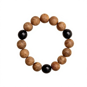 กำไลข้อมือไม้กฤษณาธรรมชาติเวียดนามสุดฮิต รุ่น AL-SB-0008-12 สำหรับทุกเพศ ประกอบด้วยไม้กฤษณา 14 เม็ด และปะการังดำ 3 เม็ด งานแฮนด์เมด เหมาะสำหรับเป็นของขวัญ - Product Image 2