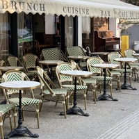 Chaise de salle à manger d'extérieur confortable, empilable et écologique pour restaurants, cafés, bistrots, mobilier de restaurant