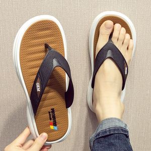 Sandales de plage en PVC pour hommes, tongs d'été, pantoufles décontractées bicolores à semelle souple résistantes à l'usure pour la maison – Vente en gros - Product Image 3