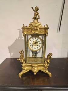 Horloge de cheminée à pendule Mercury, fabriquée en France, avec boîtier en laiton doré 24 carats et figurines de chérubins - Product Image 6