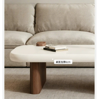 Table basse moderne Japandi en bois de noyer avec plateau irrégulier blanc crème, meuble de salon pour la maison