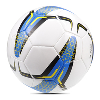 Ballons de football 2026 de haute qualité à prix abordable, design élégant, fabriqués en PVC par une usine d'origine, cousus à la machine pour l'entraînement