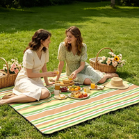 Tapis de pique-nique portable extra large pour l'extérieur, 80x80 pouces, imperméable, résistant à l'humidité, anti-sable, pliable, durable