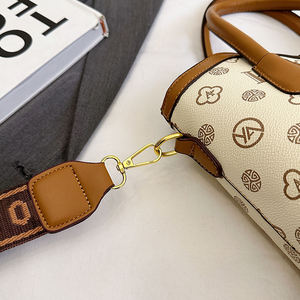 Sac à main décontracté pour femme, luxueux, élégant et haut de gamme, avec motif imprimé géométrique et fermeture à glissière. - Product Image 6