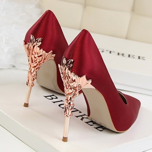 Escarpins en satin à bout pointu pour femme, talon aiguille sculpté en métal, chaussures de soirée pour mariage et cérémonie - Product Image 5
