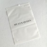 Sac d'emballage refermable en plastique mat écologique et imperméable de haute qualité pour vêtements avec impression de logo – Fabrication professionnelle