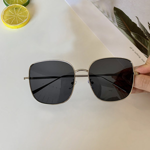 Lunettes de soleil Qianai, monture carrée large, métal, unisexe, protection UV 100%, mode, protection solaire, voyage, conduite - Product Image 5