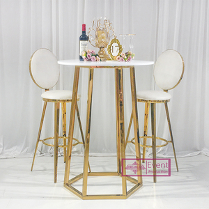 <span class=keywords><strong>Tabourets</strong></span> de <span class=keywords><strong>bar</strong></span> ronds blancs commerciaux <span class=keywords><strong>avec</strong></span> cadre en métal doré Hôtel haut de gamme Restaurant Utilisation extérieure Cadre doré en acier durable - Product Image 6