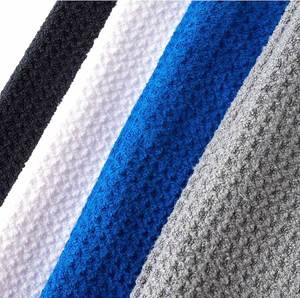 Serviette de golf élégante en tissu gaufré de qualité supérieure, anti-plis, avec logo personnalisé et mousqueton, pour le sport - Product Image 2