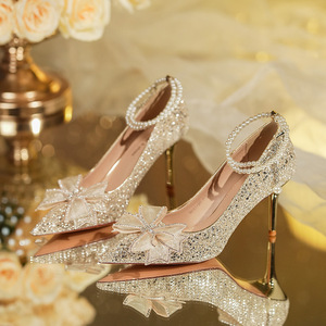 6681-60A Sandalias de tacón para boda con punta en pico, tacón de aguja y decoración de lazo con cadena de perlas para novia - Product Image 4