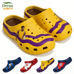 <span class=keywords><strong>Zapatos</strong></span> <span class=keywords><strong>de</strong></span> Eva con Elementos <span class=keywords><strong>de</strong></span> Fútbol Personalizados <span class=keywords><strong>de</strong></span> Fábrica Deran, Nuevos Accesorios para la Copa <span class=keywords><strong>de</strong></span> Fútbol, Logotipo Personalizado del Club, Impresión <span class=keywords><strong>de</strong></span> Bandera Personalizada - Product Image 1