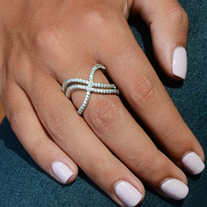 Anello da Donna con Zirconi a Forma di X Intrecciata Multiriga, Gioiello Trendy per Uso Quotidiano e Feste, Idea Regalo - Product Image 2