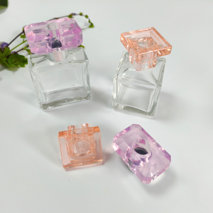 Chất Lượng Cao Sang Trọng Rõ Ràng Rỗng Vuông Bơm Lại Nước Hoa Chai Thủy Tinh Với Tùy Chỉnh Phun Bơm Chai Cho Mỹ Phẩm - Product Image 4